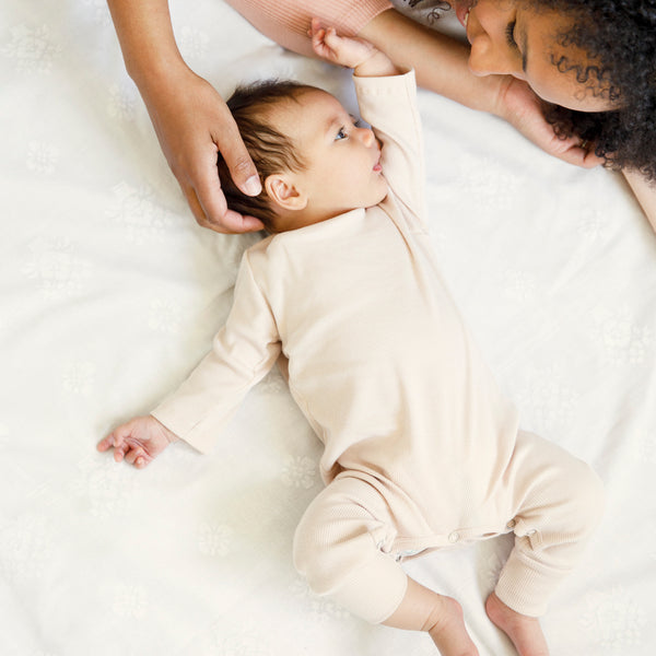 pyjama bébé en coton biologique par Minimalisma couleur almond