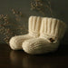 chaussons bébé tricoté en cachemire couleur crème pour le toute petite par Minimalisma, baby newborn booties cashmere knitted by Minimalisma Obaby 