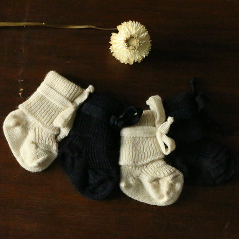 chaussettes nouveau-née en laine merinos biologique par Hirsch Natur, socks bébé en laine bio