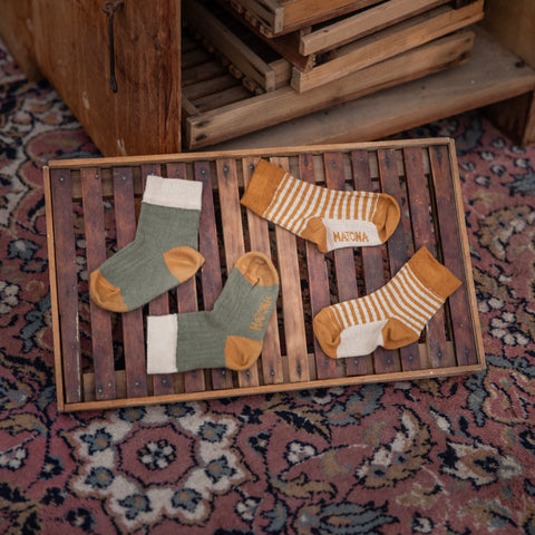 chaussettes enfant en coton biologique par Matona, couleur moutard