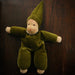 poupée waldorf steiner en laine et coton biologique par Nanchen, poupée enfant bioloigque couleur fôret vert velours