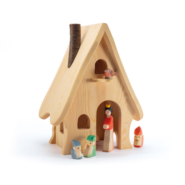maison forestière en bois naturel pour enfants par Ostheimer, jouet en bois inspirés de Waldorf steiner et montessori, fairy taile house
