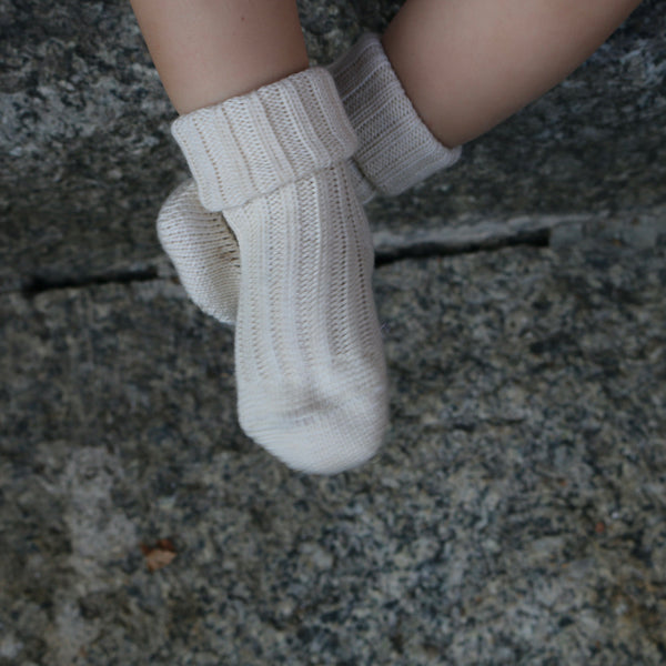 chaussettes long bébés en coton bio par Grödo, ecru chaussettes bébé durable 100% coton biologique