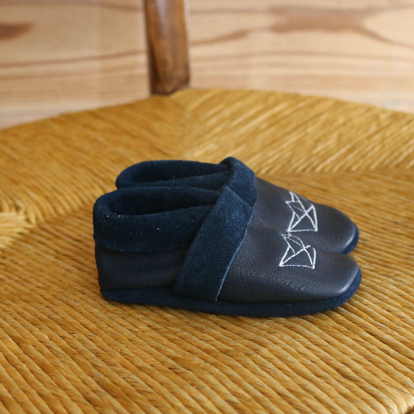 chaussons en cuir pour enfants du commerce équitable fabriquées en Allemagne par Pantolinos.