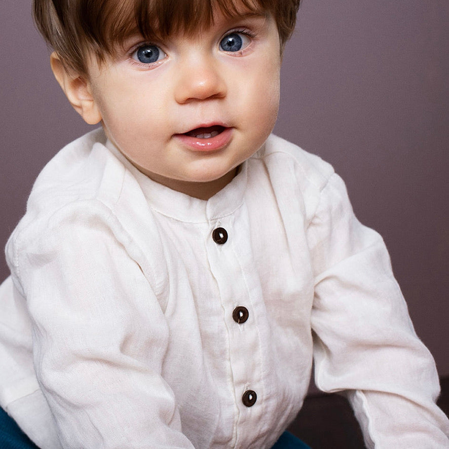 chemise bébé garcon en coton biologique, chemise coton gaze avec the buttons en noir de coco, Serendipity Organics
