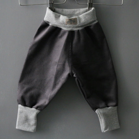pantalon bébé en coton biologique par Lilano, pantalon enfant en velours cotelé bio