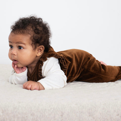 combinaison bébé fille en velour coton biologique, combinaison vintage pour bébés par Serendipity Organics