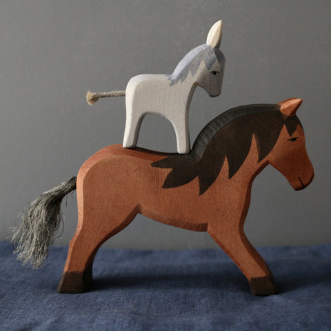 Ostheimer animaux en bois pour enfants, âne et cheval en bois, animaux de la ferme jouet pour enfants, equitable, non-toxique